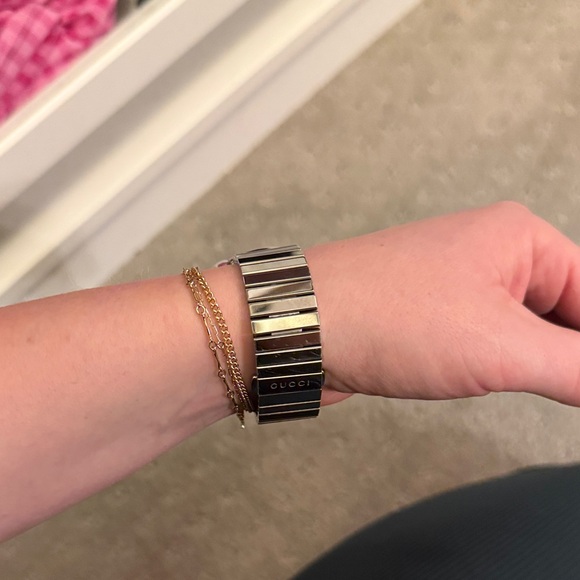 Gucci Silver Timepiece with White Face - Picture 7 of 8